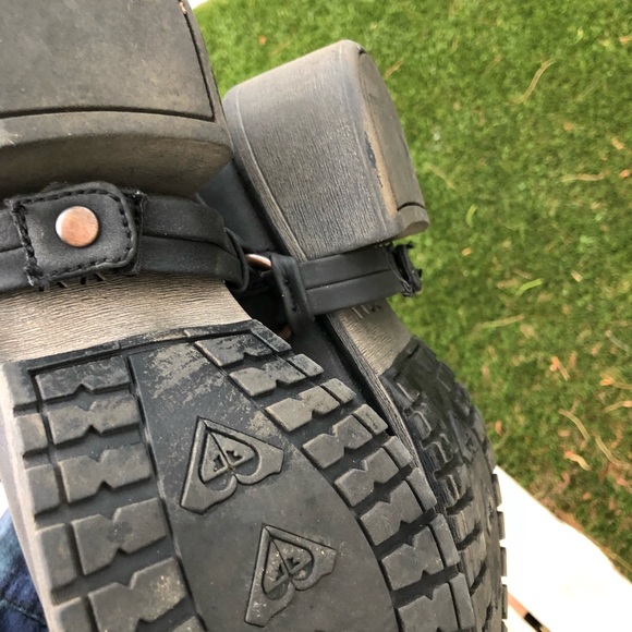 Cute Roxy Ankle Boots with fun detail! - Picture 6 of 6